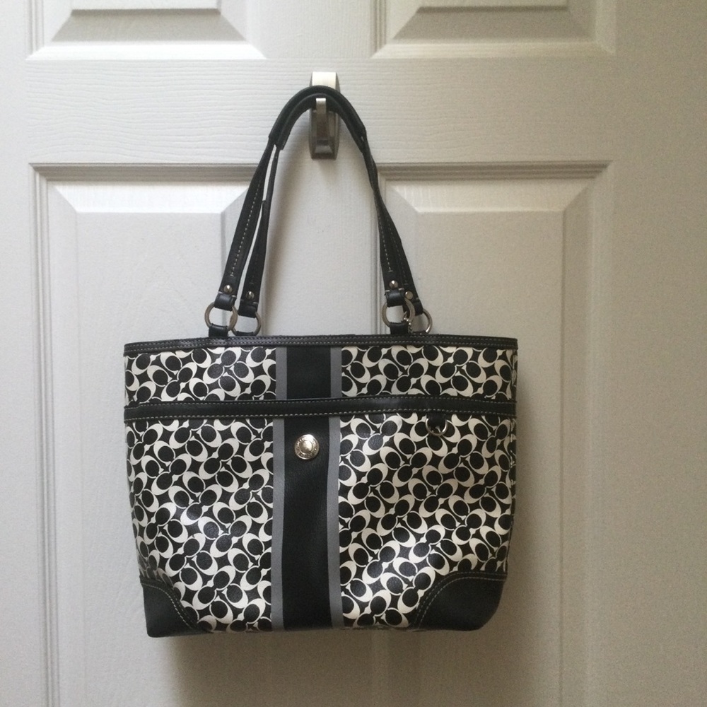 Coach black/white signature canvas shoulder bag
